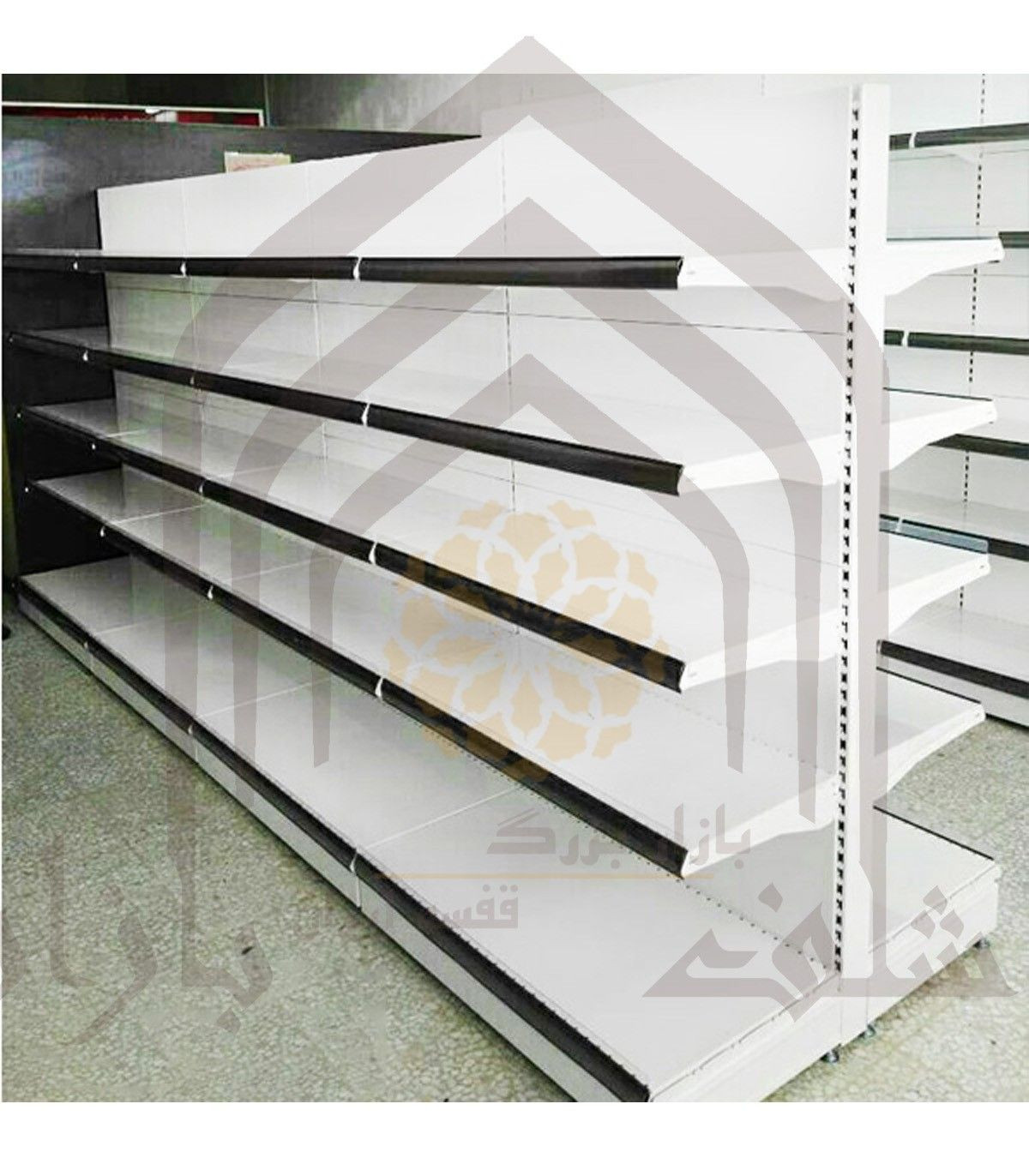 قفسه دوطرفه فروشگاه هایپرمارکت سامان انبار شرق طوس مشبک با طراحی مدرن و کاربردی برای نمایش محصولات.