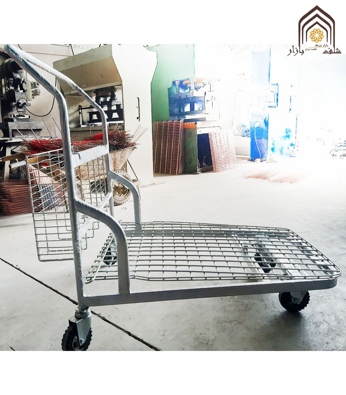 گاری حمل بار کفی صنایع مفتولی آریا توس با طراحی محکم و قابلیت حمل آسان بارهای سنگین.