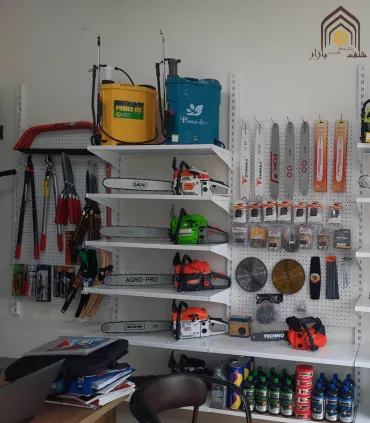 استند ابزار دیوار کوب با محصولات متنوع از سامان انبار شرق طوس، مناسب برای سازماندهی ابزارها در فضاهای مختلف.