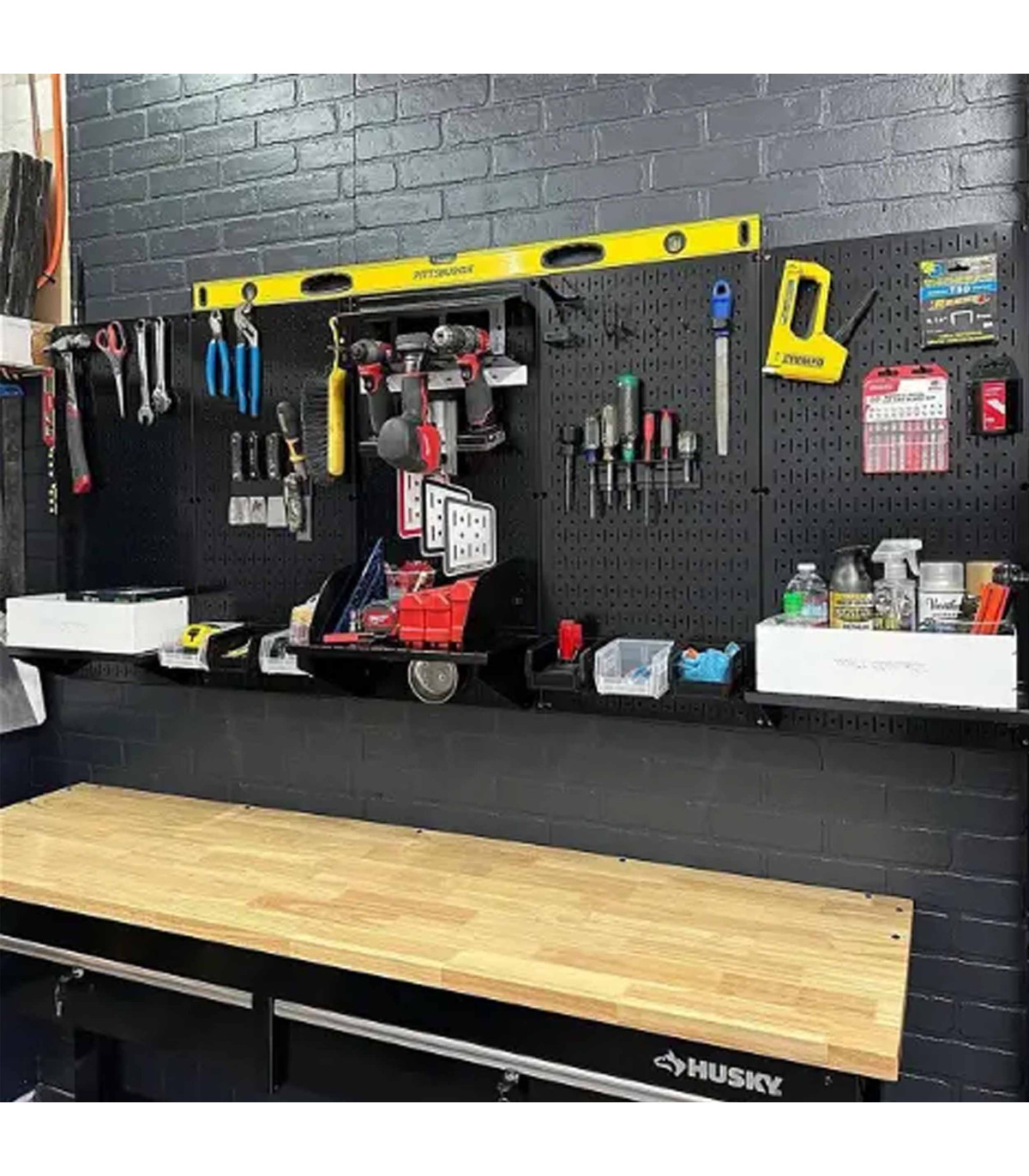 تخته ابزار حرفه‌ای با مجموعه‌ای از ابزارتونده برای کارگاه‌ها و پروژه‌های مختلف.