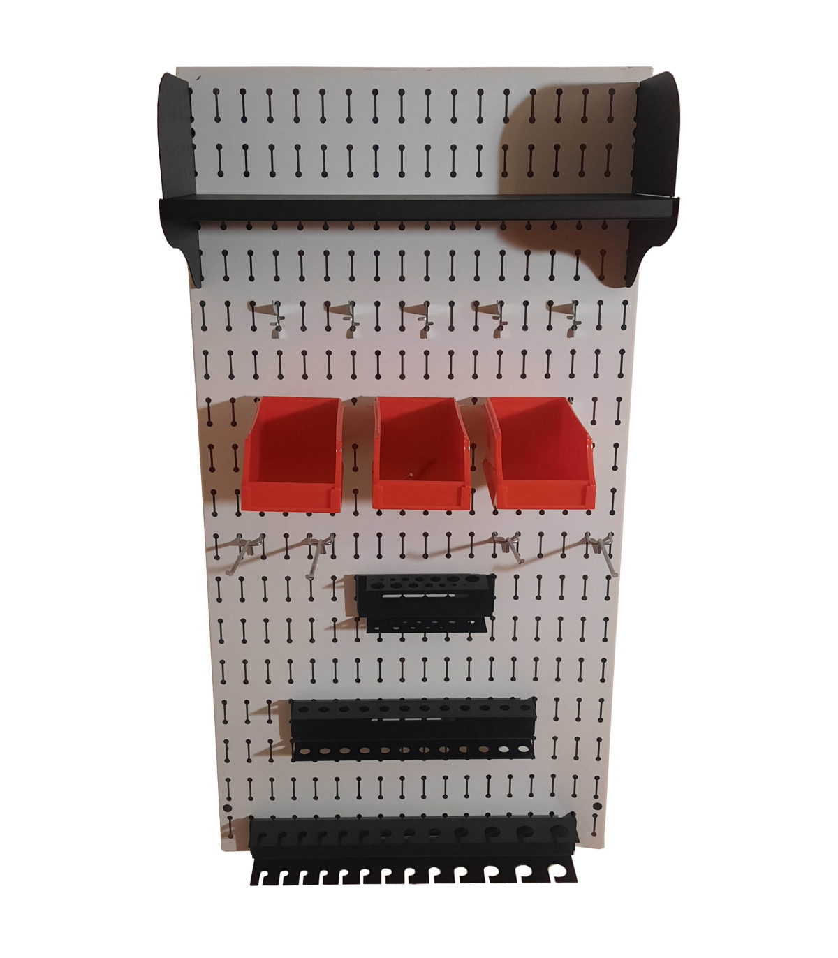 تخته ابزار صفحه پانچدار برای سازماندهی ابزار و لوازم کار، به راحتی قابل نصب و استفاده است.