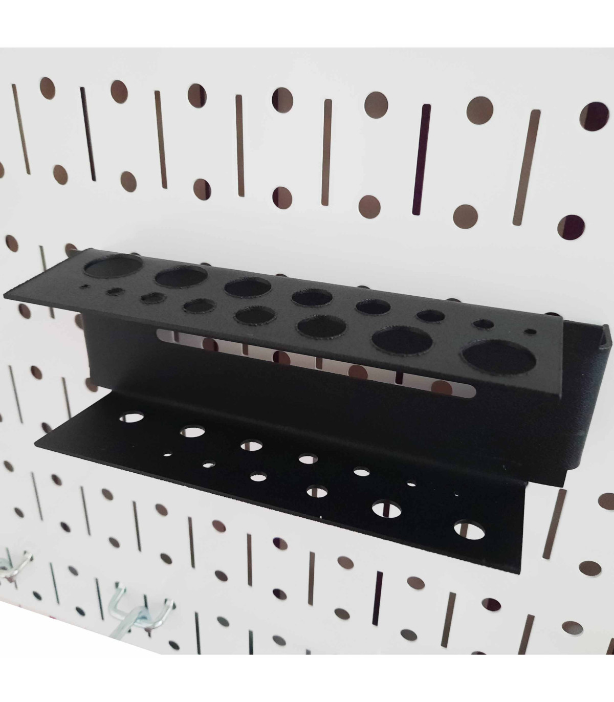 استند ابزار افقی 100×50 مناسب برای سازماندهی و نگهداری ابزار در کارگاه یا فضای کار.