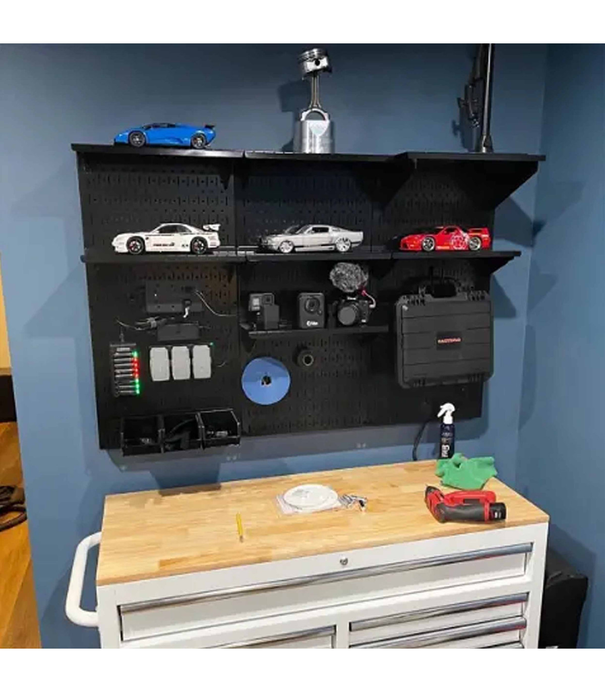 تخته ابزار افقی 50×200 با قفسه های منظم برای سازماندهی ابزار و وسایل کوچک در محیط کار.