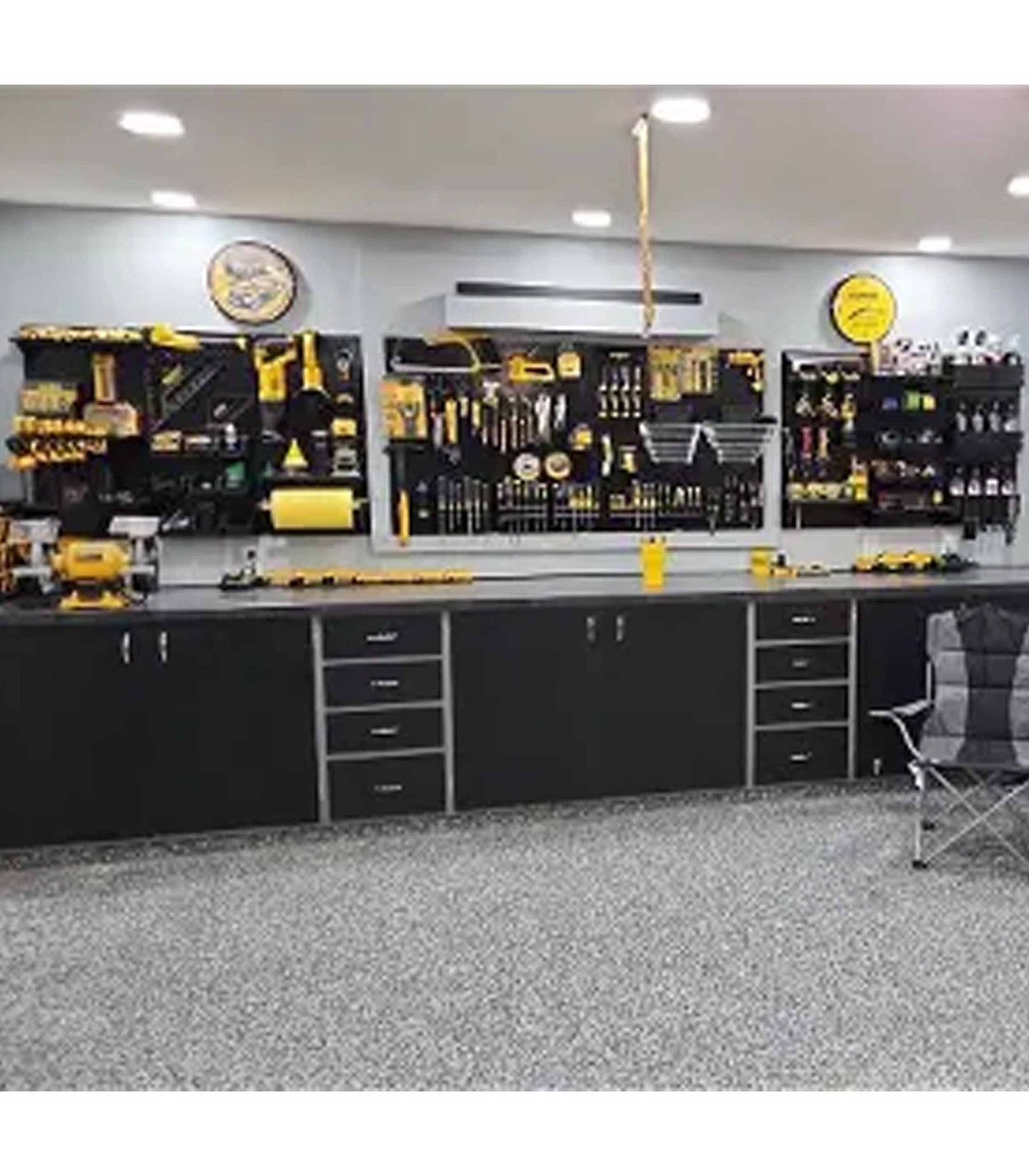 تخته ابزار افقی 50×200 با ابزارهای متنوع و مرتب، مناسب برای کارگاه‌های حرفه‌ای و خانگی.