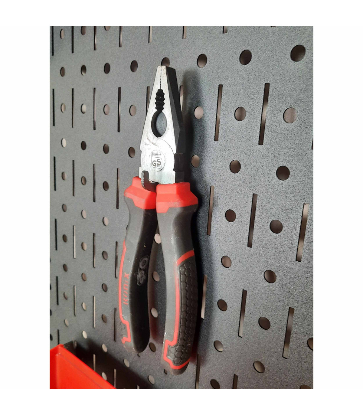 پگ برد افقی 50×100 با انبرهای باکیفیت و طراحی ارگونومیک برای راحتی کار. \n\nابزار شگفت‌انگیز برای پروژه‌های DIY.