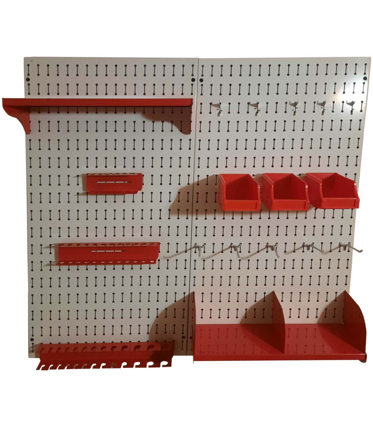 پگ برد حرفه ای با سیستم سازماندهی و ذخیره سازی ابزار و لوازم، مناسب برای کارگاه‌ها و فضاهای کوچک.