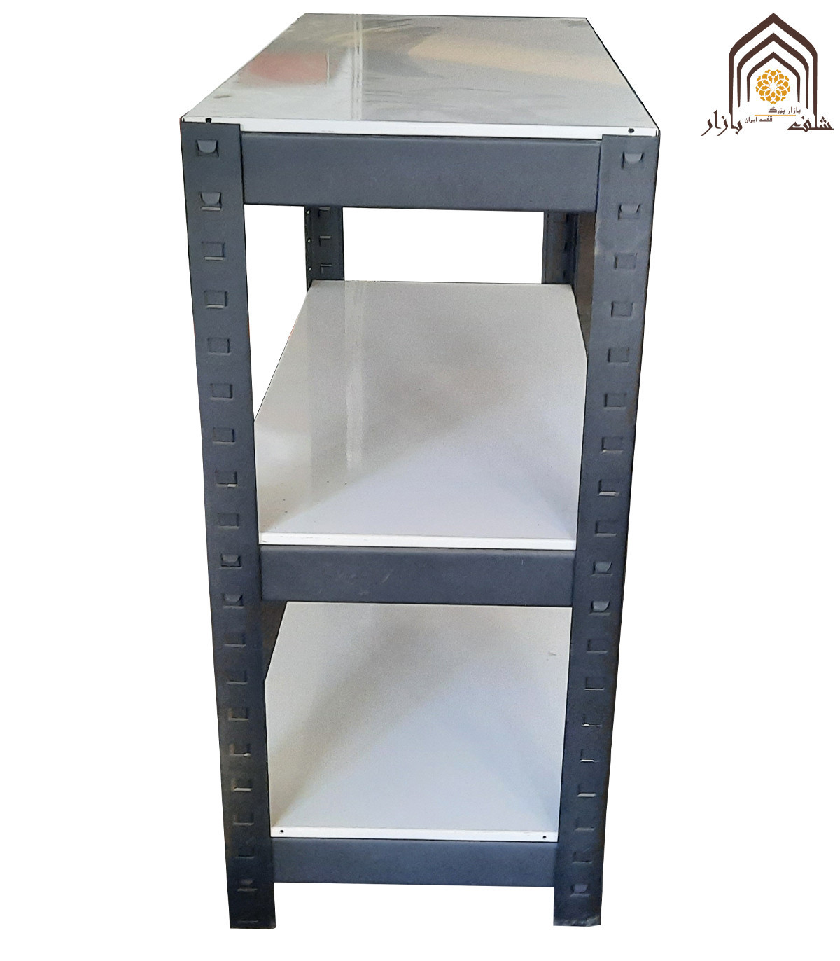 قفسه مشبک سبک آرمان، محصولی از سامان انبار شرق طوس، مناسب برای سازماندهی و ذخیره‌سازی.