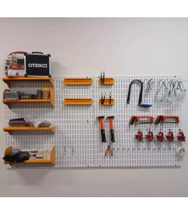 پگ برد افقی 50×100 با قفسه‌ها و ابزارهای مختلف برای نگهداری منظم ابزارها و لوازم کاری.