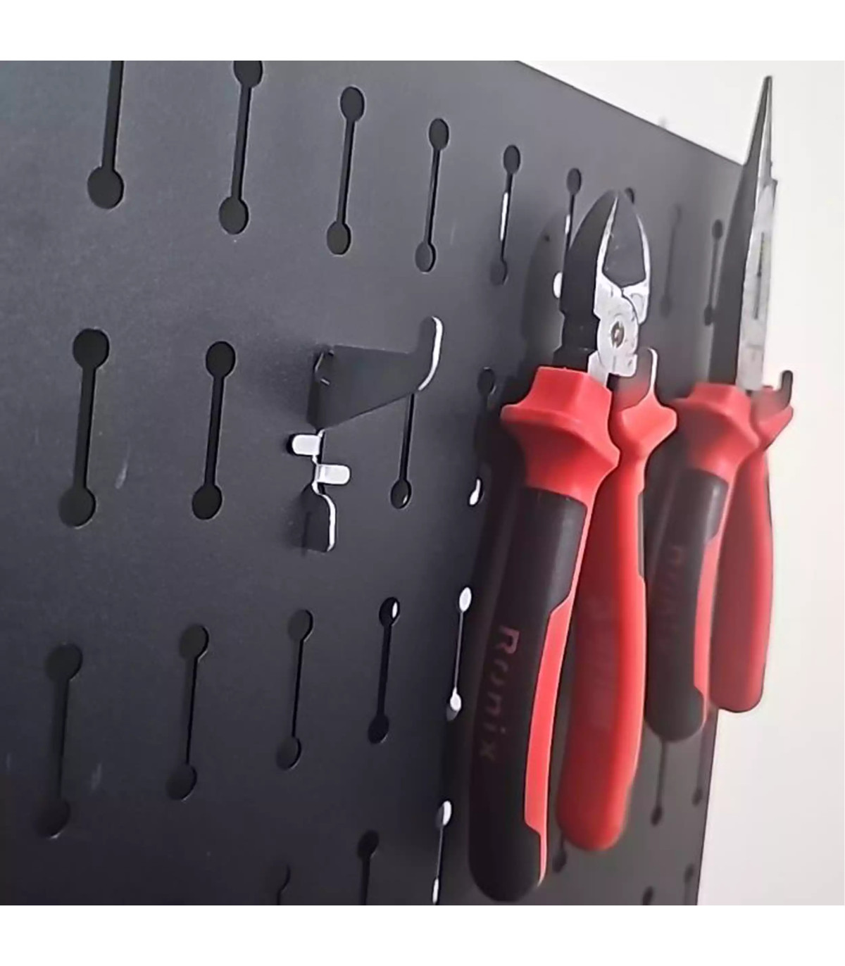 تخته ابزار افقی 50×200 با قابلیت نگهداری ابزارهای مختلف به صورت منظم و هماهنگ.