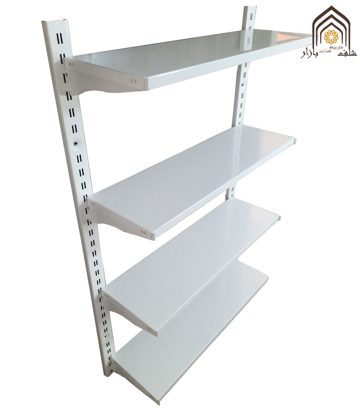 قفسه دیوارکوب فروشگاهی ارزان از سامان انبار شرق طوس با طراحی مشبک و جاگیر مناسب برای نمایش کالاها.