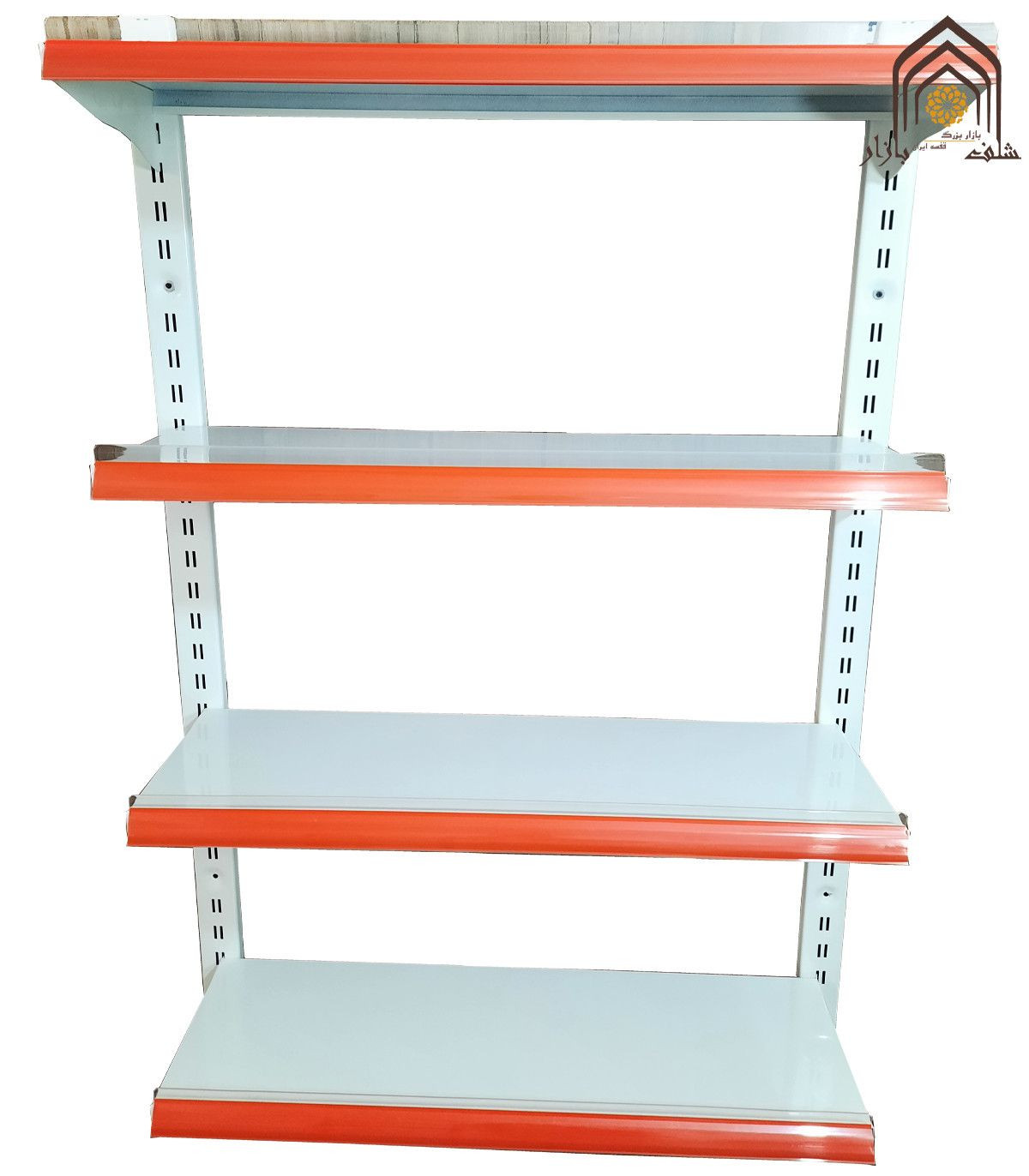 قفسه دیوارکوب فروشگاهی با طراحی مشبک از سامان انبار شرق طوس، مناسب برای نمایش محصولات و صرفه‌جویی در فضا.