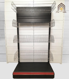 قفسه سبد کناردیوار فروشگاهی مشبک با طراحی مدرن و فضایی مناسب برای ساماندهی محصولات.