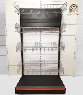 قفسه سبد کناردیوار فروشگاهی مشبک با طراحی مدرن و فضایی مناسب برای ساماندهی محصولات.