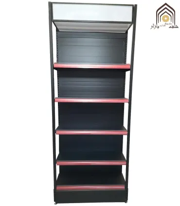 قفسه کنار دیوار فروشگاهی سامان انبار شرق طوس با طراحی مشبک برای نمایش بهتر محصولات \n\nاین قفسه مناسب برای فروشگاه‌ها و نمایشگاه