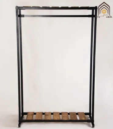 رگال مزونی چوبی با طراحی مدرن و کارآمد برای نگهداری لباس‌ها و اکسسوری‌ها. ایده‌آل برای هر فضای داخلی.