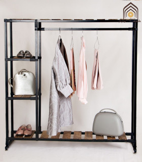 ویترین رگال مزونی با طراحی مدرن و جذاب برای نمایش لباس‌ها و اکسسوری‌ها به بهترین نحو\n\nفروشگاه رگال مزونی با استایل به روز و کی