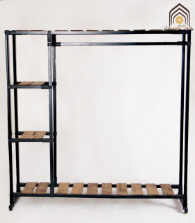 ویترین رگال مزونی با طراحی مدرن و کاربردی برای نمایش پوشاک و اکسسوری‌ها\n\nاین ویترین به شما امکان می‌دهد تا لباس‌ها و لوازم خود