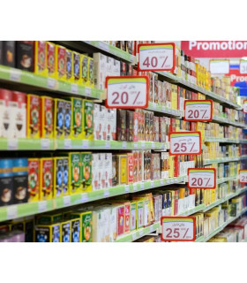 اتیکت آهنربایی مگنوم پاور بر روی قفسه‌های فروشگاهی با تخفیف‌های متنوع برای محصولات مختلف نمایش داده شده است.