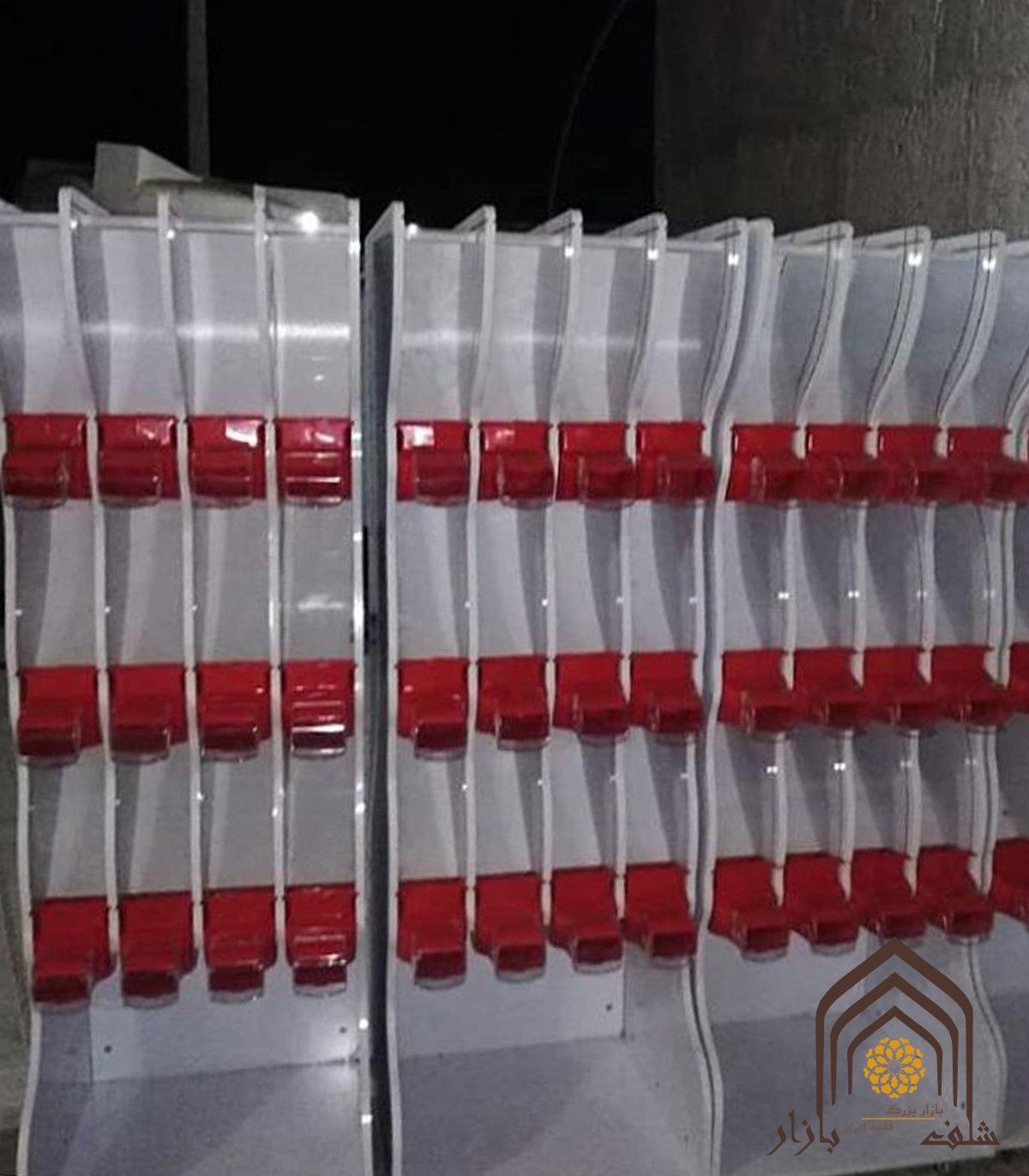 استند آجیل خشکبار الینا با طراحی مدرن و شیک، مناسب برای نمایش انواع آجیل و خشکبار.