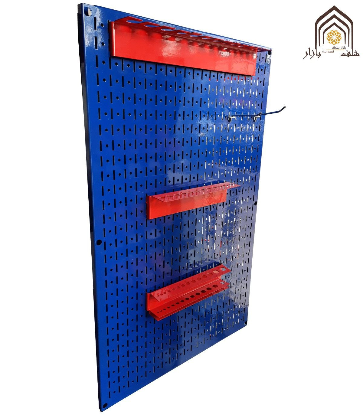 پگ برد تخته ابزار با رنگ آبی و قرمز مناسب برای سازماندهی ابزارها و فضای کار. شلف بازار.