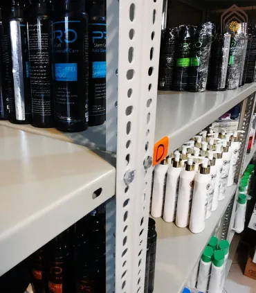 قفسه پیچ و مهره ای سامان انبار شرق طوس با محصولات متنوع آرایشی در دسترس است.