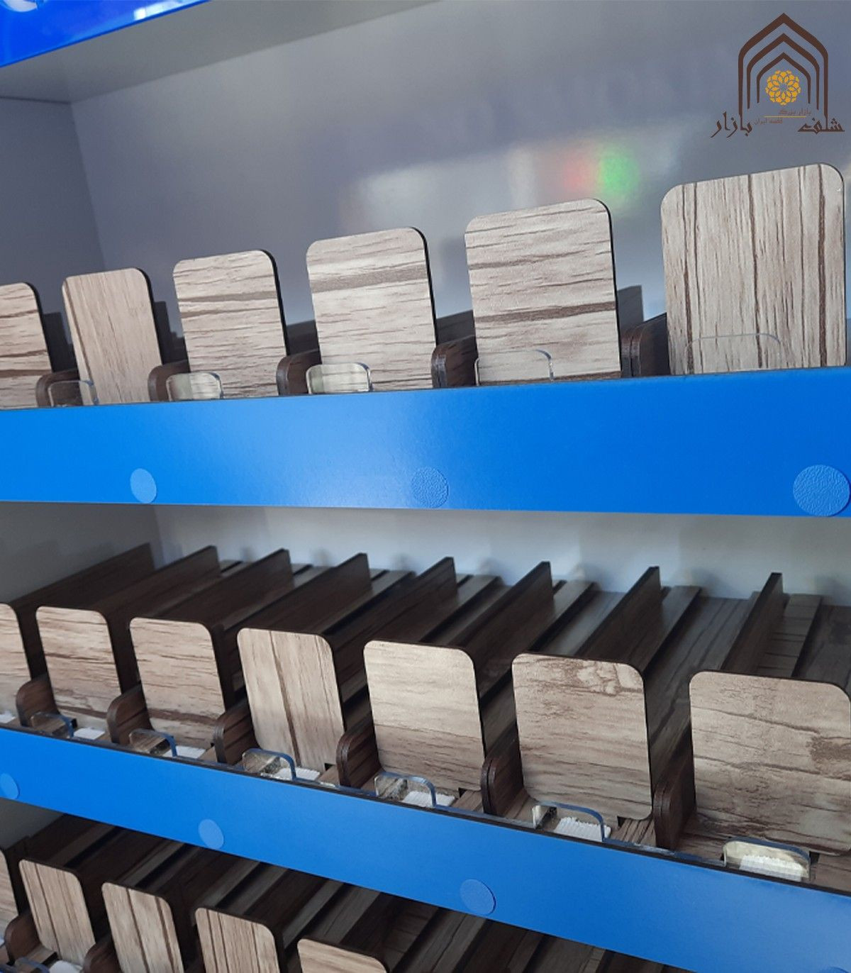 خرید استند سیگار رومیزی با طراحی مدرن و کارآمد. این استندها برای نظم دهی به سیگارها بسیار مناسب‌اند.