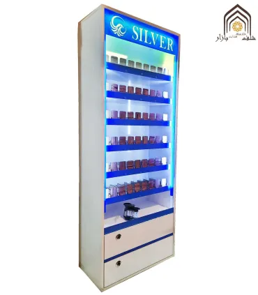 استند سیگار تنباکو ایستاده با طراحی مدرن و نورپردازی زیبا برای نمایش محصولات مختلف.