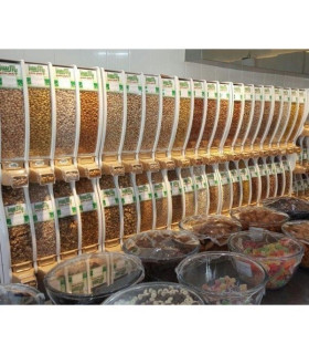 استند آجیل خشکبار هشت مخزن آکاربو AKARBU با انواع خشکبار و آجیل تازه و باکیفیت برای مشتریان.