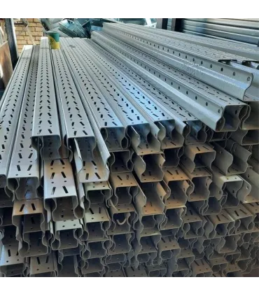 پایه راک نیمه سنگین با طراحی مقاوم و مناسب برای استفاده در انبارها و فضاهای صنعتی.