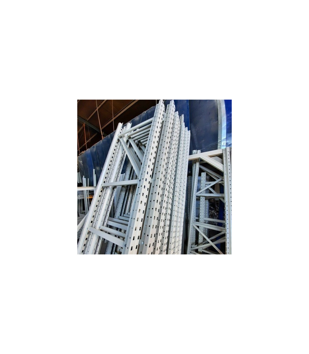 پایه دوبل راک سنگین به صورت متمرکز و منظم در این تصویر نمایان است.