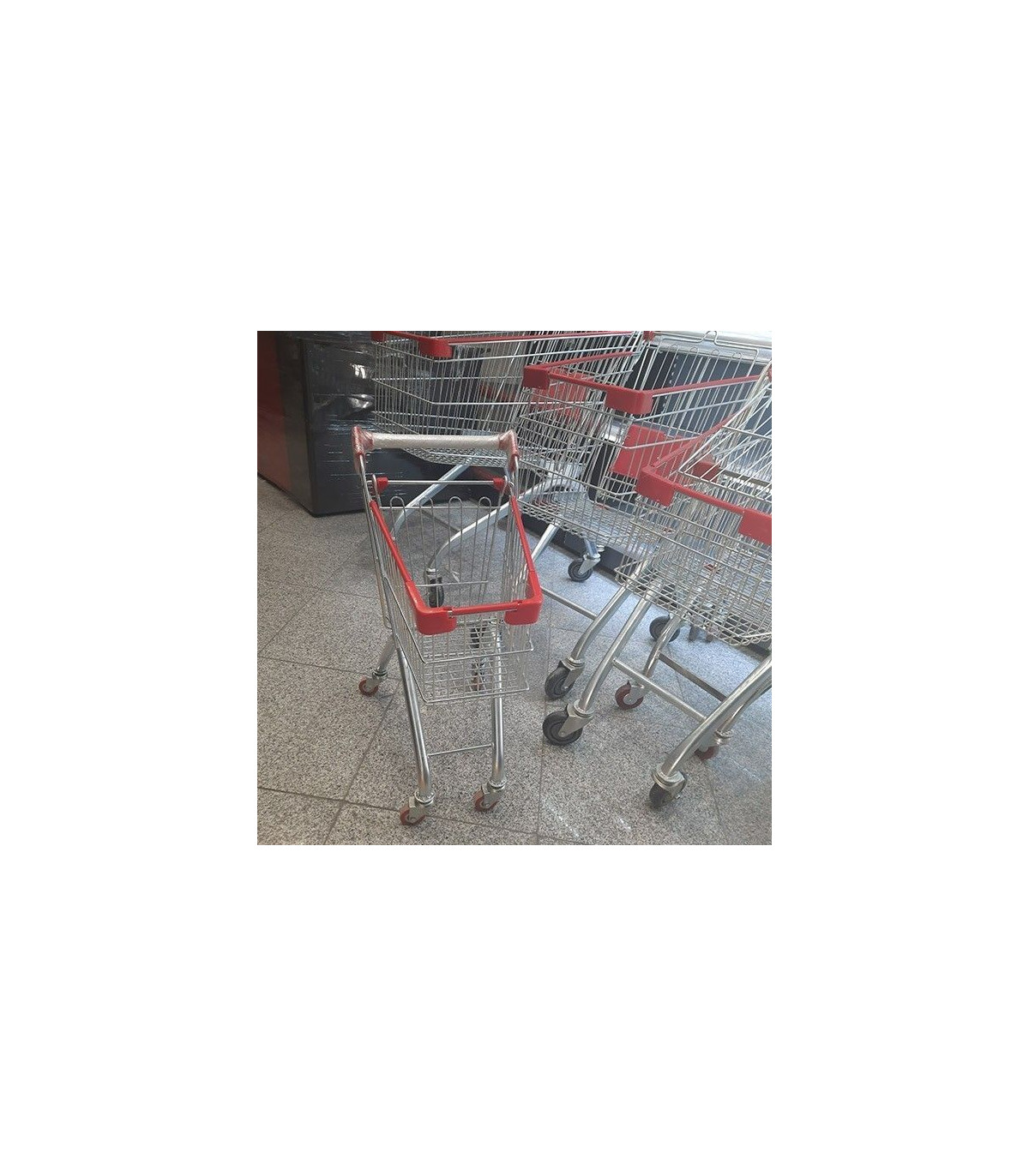 چرخ خرید فروشگاهی کودک از صنایع مفتولی آریا توس با طراحی جذاب و کیفیت بالا. مناسب برای خریدهای کوچک کودکان.