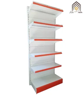 شلف فلزی کناردیوار فروشگاهی سامان انبار شرق طوس با طراحی مشبک و مقاوم برای نظم‌دهی به محصولات فروشگاهی.